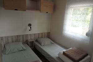 camping-la-perle-creuse-MH-6personnes-Oklahoma-chambre3