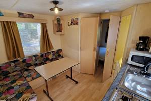 camping-la-perle-creuse-MH Texas-vue intérieure
