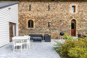 D'Arcy : salon et table extérieur