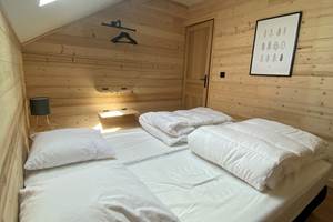 Chambre avec deux lits simple
