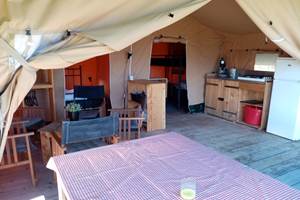 camping-la-perle-creuse-tente-safari-espace intérieur2