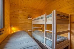 Chambre avec 3 lits 90 cm