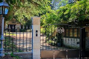 Bonfarto Locations main entrance