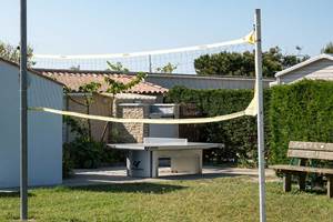 Volley et ping-pong au Camping les Pérouses du Phare