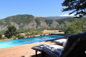 Piscine vues panoramique depuis le gîte Hôte Antique