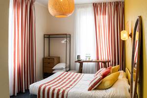 Hotel La Villa Rose Marie saint brevin océan chambre triple lit double lit simple grande douche petit déjeuner diner restaurant terrasse sous les pins