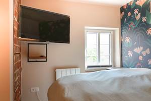 Gi^te Maud Neuprez. 10-25 BOOKING HD-70