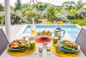Iguane House villas & Micro Spa Villa Corail breakfast time