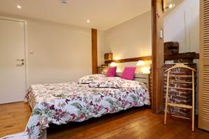 1er e´tage - grande chambre - lit double