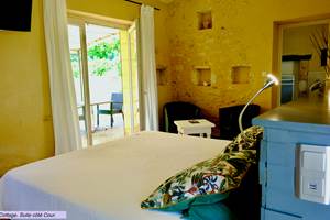 DOMAINE DU CHAMP DE L'HOSTE - chambres d'hôtes à Larzac 24170 - Dordogne - location suite côté cour - location maison de vacances - suite de charme -
