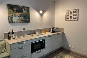 Réfrigérateur & Micro-ondes & Machine à café - Chambre MAUZAC (RDC)