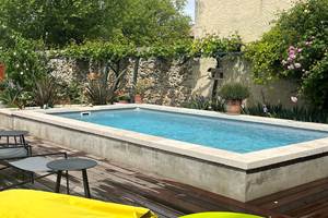 Piscine dans notre jardin de curé à Lapalud Vaucluse