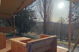 camping-la-perle-creuse-tente safari-5personnes-vue campagne