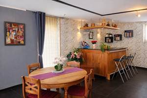 Un beau bar en teck pour vos apéros conviviaux