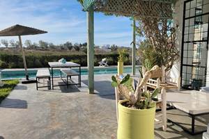 Villa Dar Céleste - piscine chauffée et terrasse avec vue dégagée sur la campagne