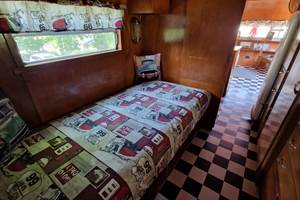 camping-la-perle-creuse-caravaneUS-Hollywood-2 personnes-couloir