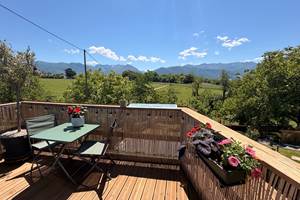 Terrasse face aux Pyrénées