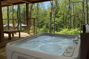 Spa privatif chauffé à 38°C avec vue sur la Forêt