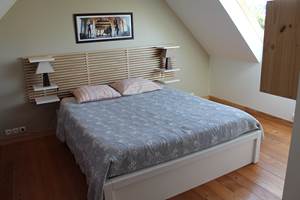 La chambre d'hôtes de "ile de Sein" un endroit calme et paisible, le lit fait 160 cm