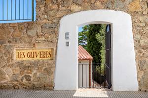 35 Oliveres Patio exterieur 3