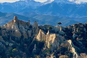 Vue sur les Orgues d'Ille & le Canigou