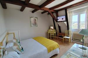 Villa Ric, chambres confortable et climatisées à Saint-Céré proche Rocamadour, vue nature