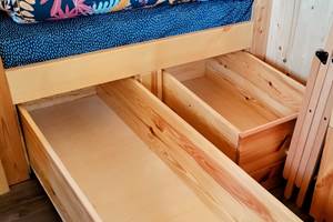 grands tiroirs de rangement sous le lit