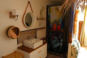 salle de bain tropicale