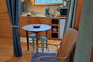 6 Domaine INYAQAB Petite Cabane coin cuisine repas