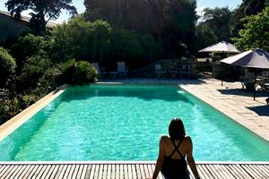 La piscine des chambres d'hôtes de charmes La Rougeanne à Carcassonne, Canal du Midi en Pays Cathare, Guide Michelin