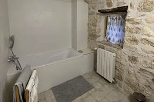 SALLE DE BAIN 1ER E´TAGE CHAMBRE SOLEIL baignoire MI
