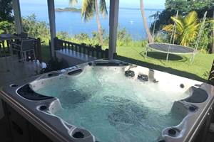 Jacuzzi sur terrasse des propriétaires accessible sur demande