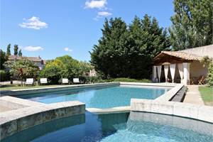 Maison d'hôtes et piscine en Provence