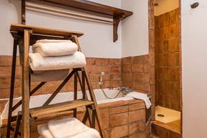 salle de bain  maison le four à pain - le roc sur l'orbieu-location vacances entre Carcassonne et Narbonne