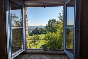 vue-fenetre-saisonnee-gite-panoramique-campagne-aveyron-centres.jpg