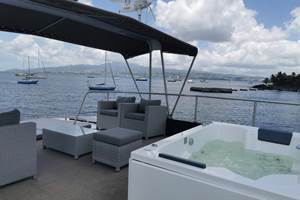 bain-bulles-vue-mer-detente-trois-ilets-martinique-anse-mitan