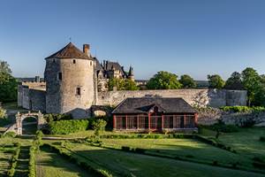 DJI_20250430080743_0079_D_MAVIC3PRO- Cha^teau Michel de MontaigneDe´clic&De´colle