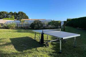 Logis-Les-Trois-Moulins-Ile-de-Ré-jardin-ping-pong
