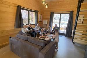 Salon avec vue sur la terrasse