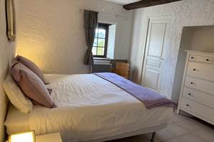 Ground floor bedroom with king size bed (180cm)