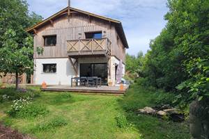 le jardin arrière des chambres d'hôtes Les Callunes