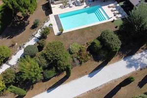 la piscine et le jardin