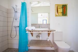 Villa Lagon salle d'eau avec douche, lavabo et WC