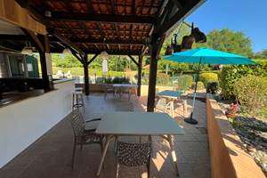 Terrasse et bar