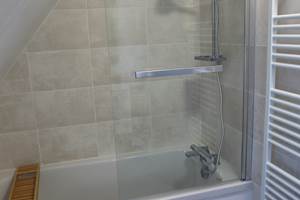 Baignoire -douche de la grande chambre double - Grive