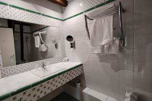 Salle de bain et toilettes indépendantes