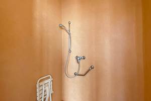 Chambre 3pers 12 Maison du Randonneur AuxR_M_la_rando douche