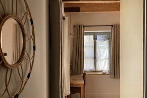 Chambre-Maisonnette-rideaux-Maison-Chemin-chambres-d-hotes-Amboise-Touraine-Centre-Val-de-Loire