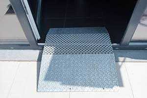 Passage entre le séjour et la terrasse