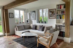 Le salon baigne dans la lumiere